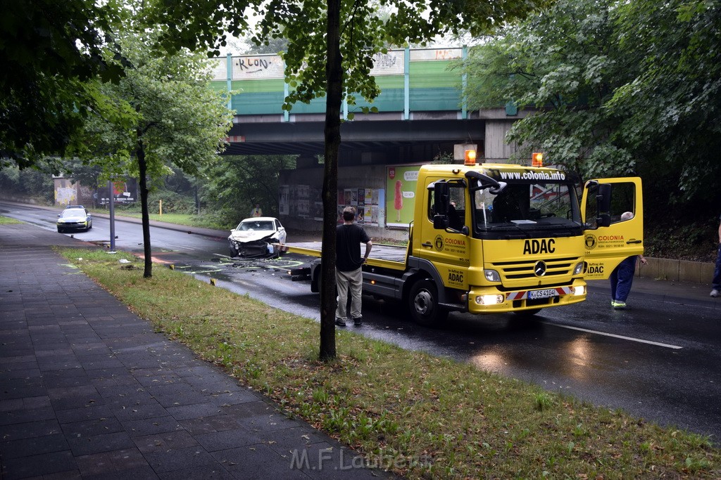 VU Frontal Koeln Hoehenhaus Berlinerstr vor Leuchterstr P69.JPG - Miklos Laubert